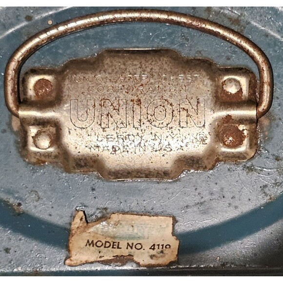 Antique/Vintage Union Steel Chest Corporarion Toolbox/Fishingbox Made In USA - Picture 2 of 11